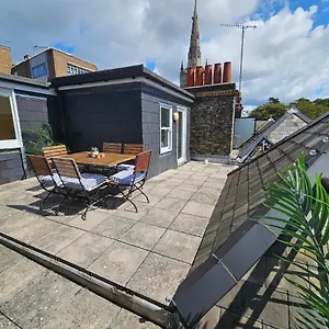  Apartment Cityscape Haven: 1 Bedroom With Terrace And View United Kingdom